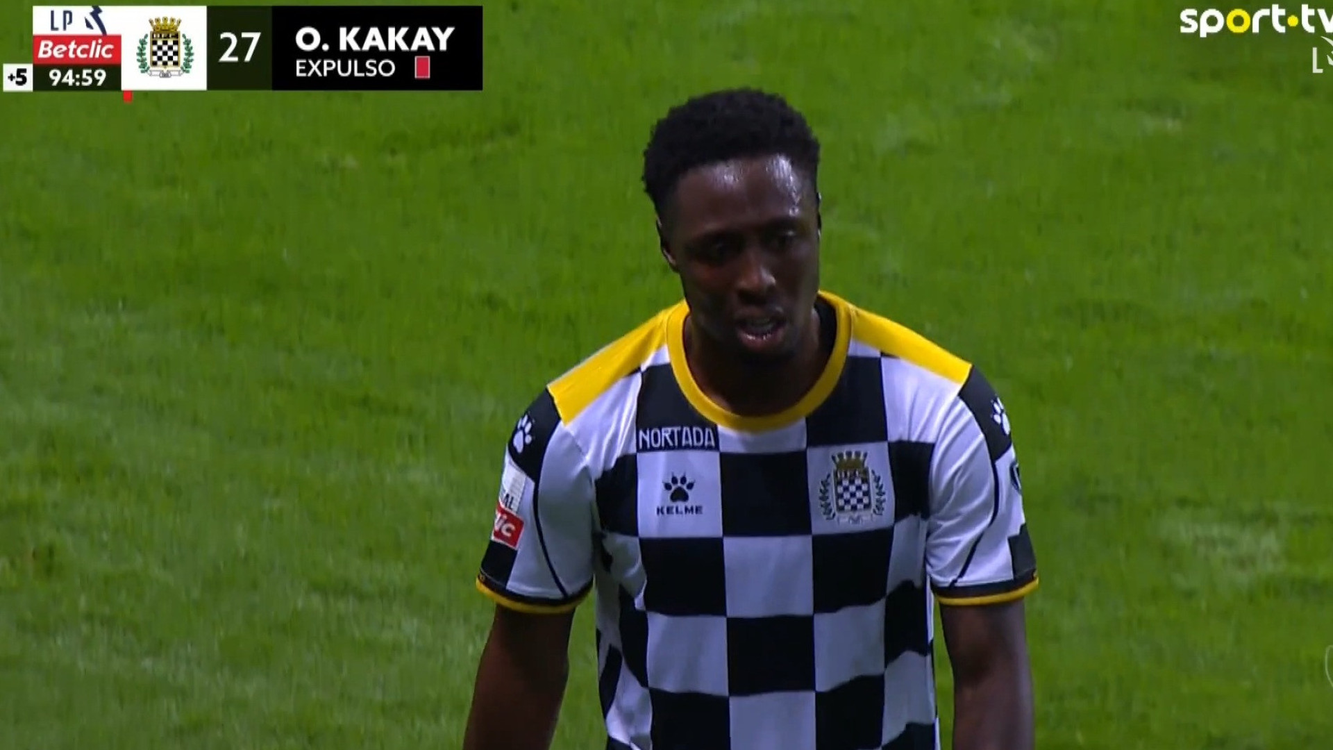Boavista não terminou o jogo 'inteiro'. Kakay foi expulso neste lance