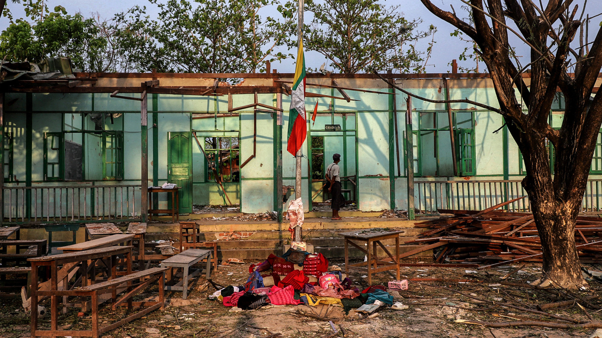 Ataque aéreo contra escola faz 22 mortos no Myanmar