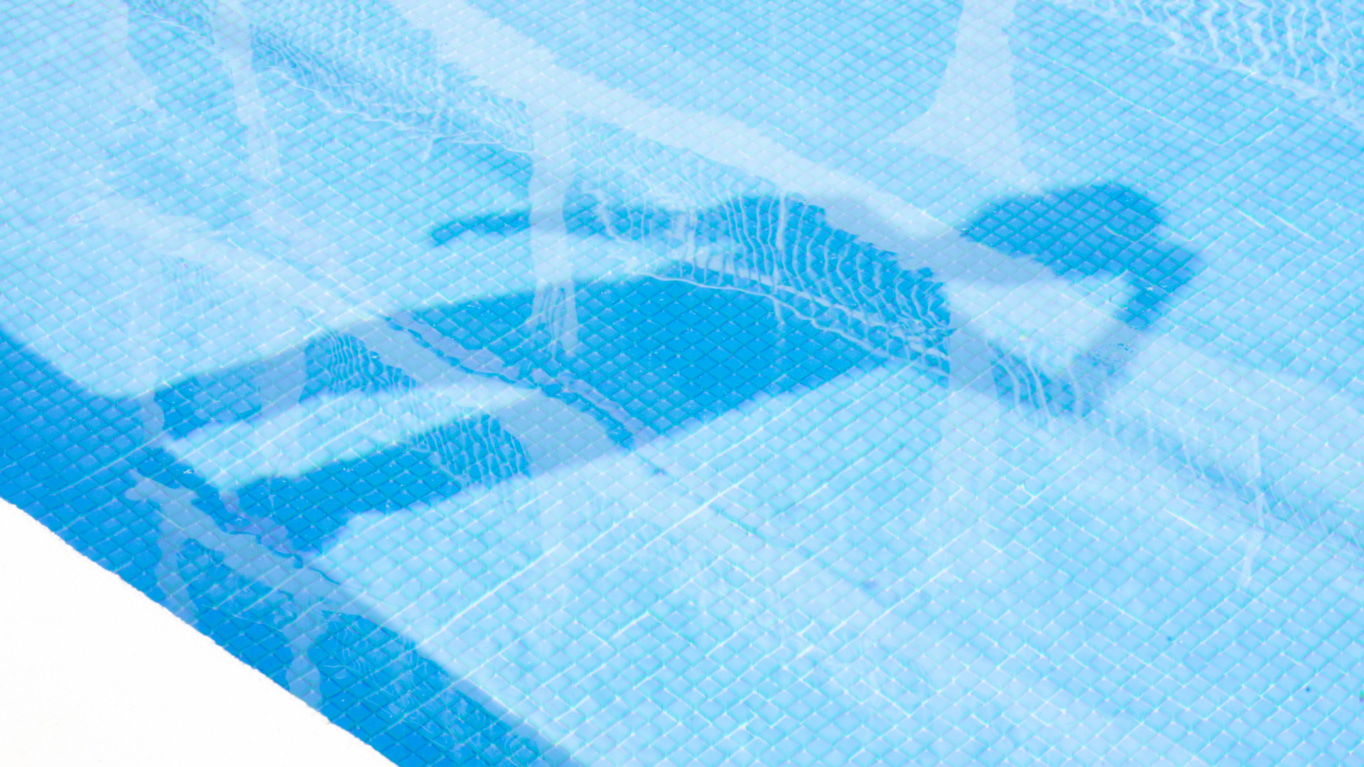 Menina de 3 anos em estado grave após afogamento em piscina de hotel 