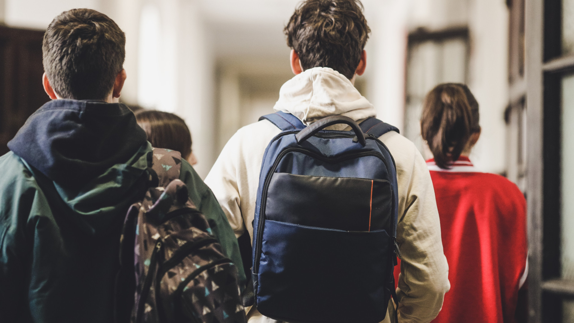 Alunos sem aulas e provas ModA feitas em corredores por falta de rede