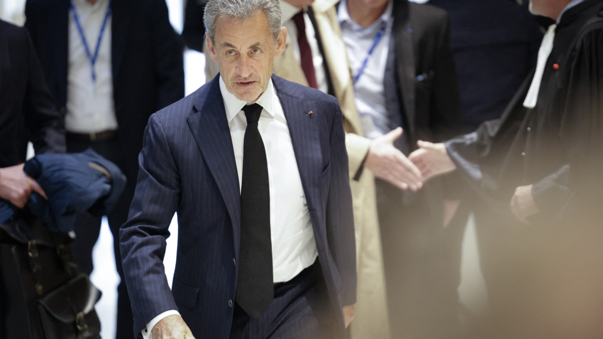 Três meses depois (e antes de tempo) Sarkozy retira pulseira eletrónica
