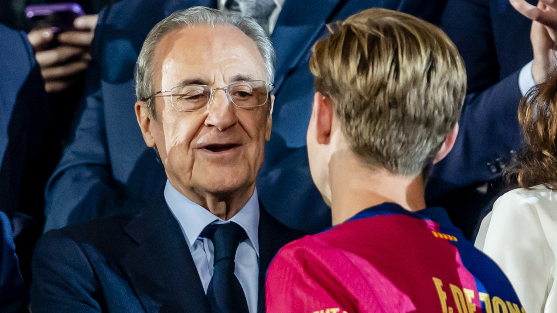 Real Madrid com gesto de fair-play após título de campeão do Barcelona