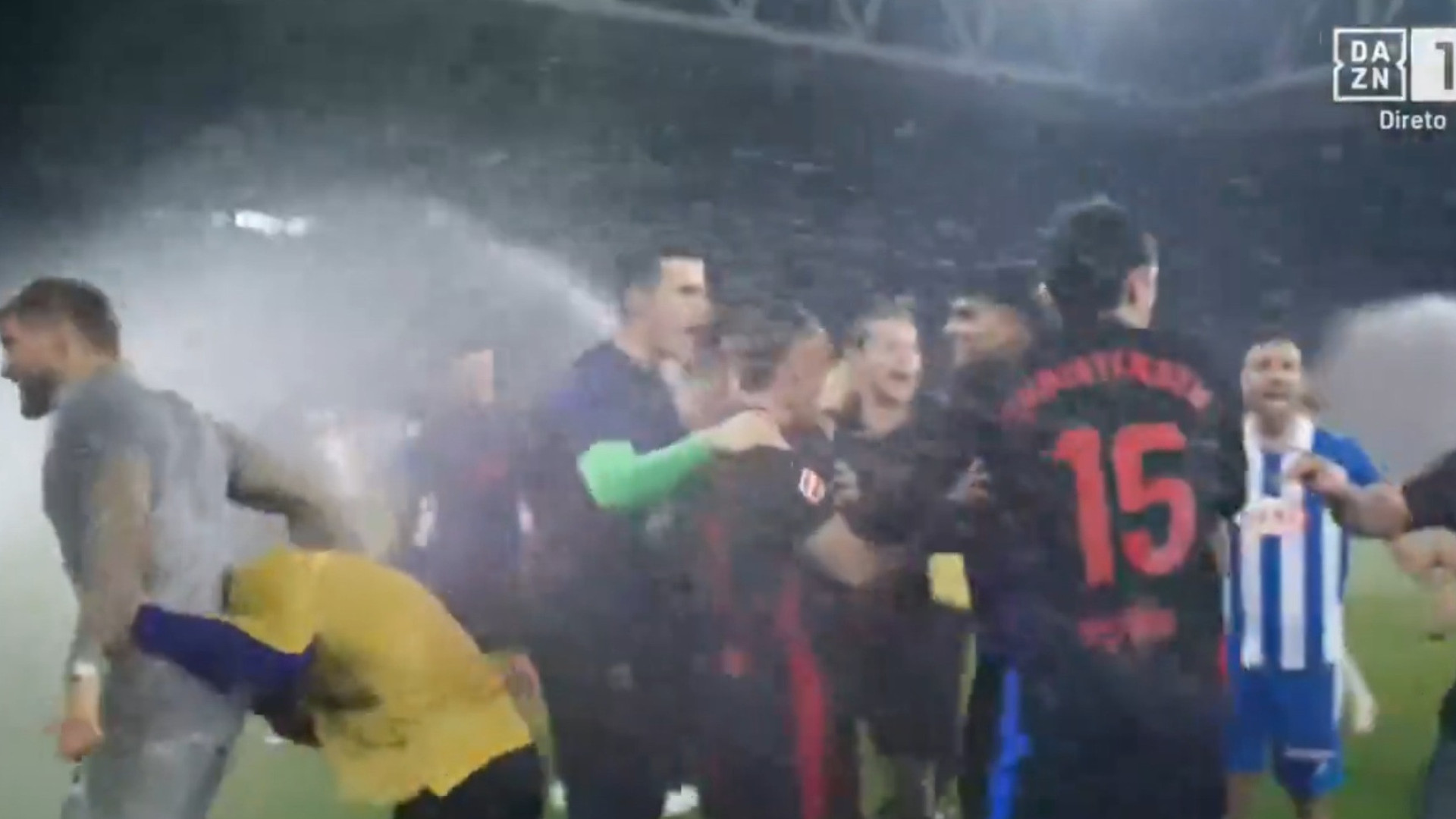 Mau perder? Espanyol imita gesto do Benfica na festa do Barcelona