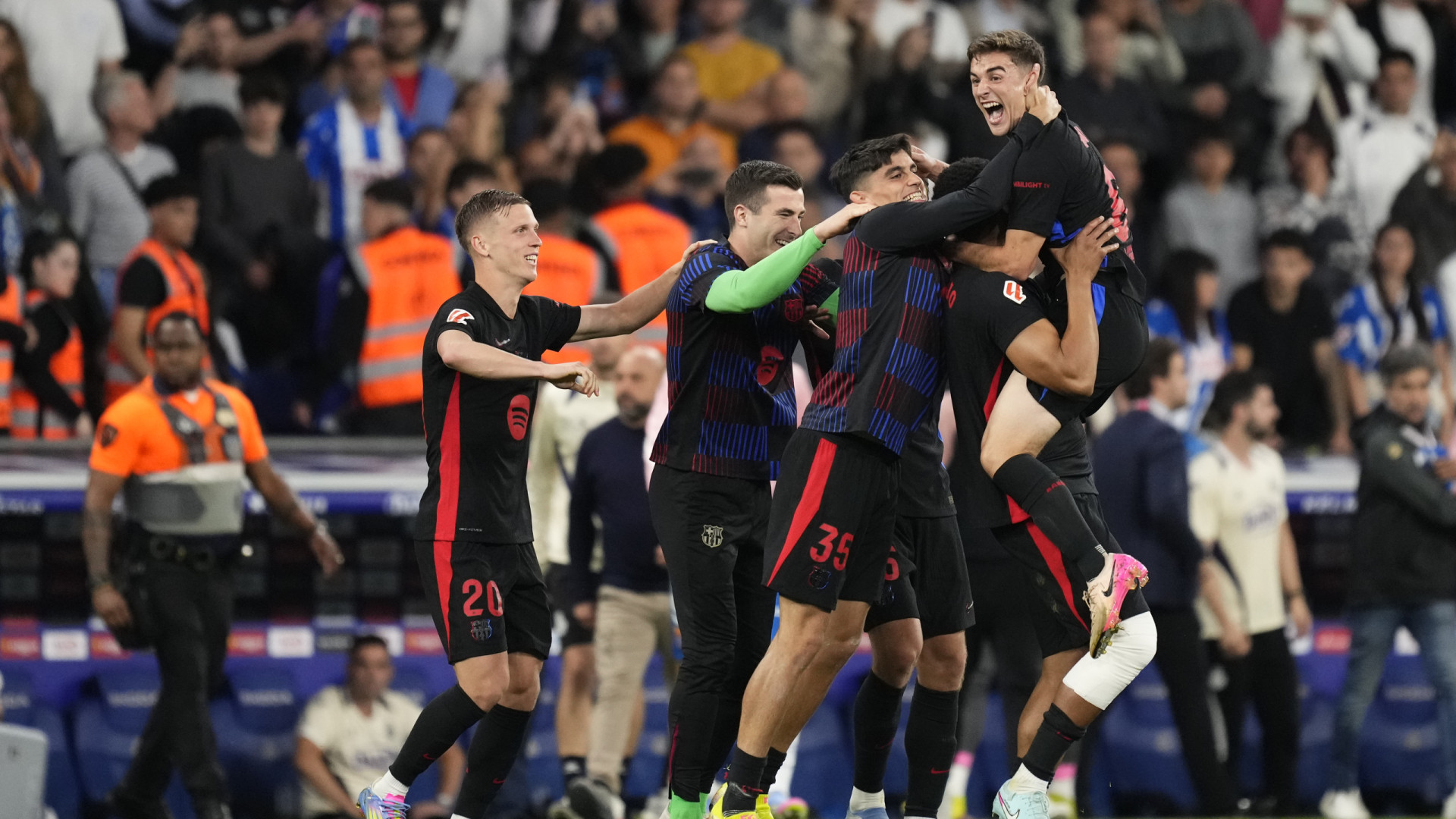 Barcelona conquista Liga espanhola e fecha 'triplete' nacional