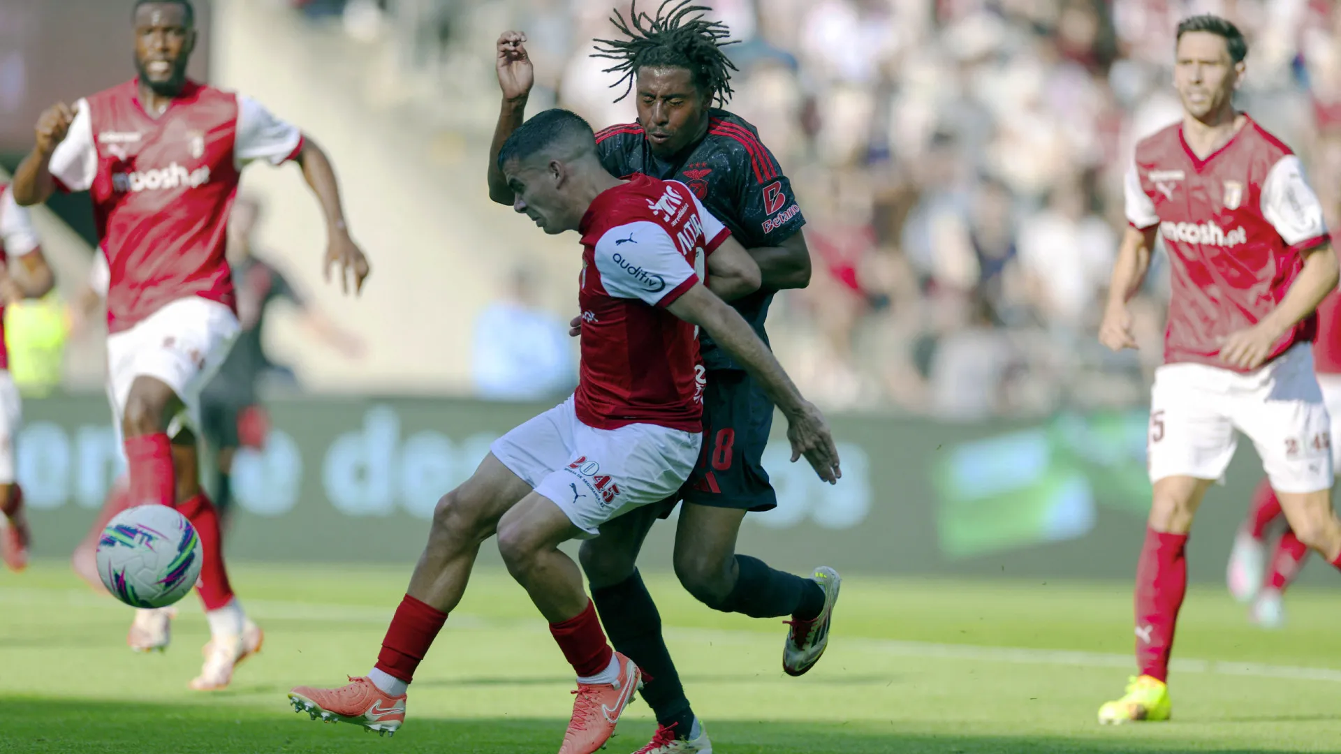 
                    FC Porto e Sporting fecham 2025 em casa. Benfica com teste em Braga
                