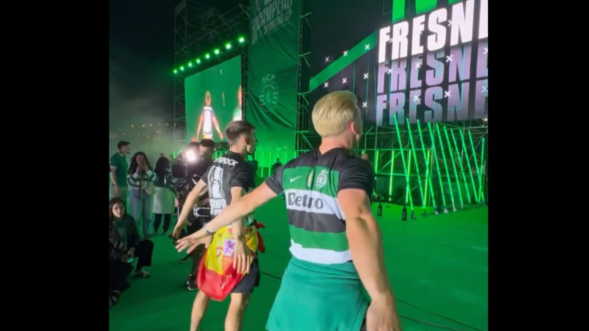 Um a um. Sporting ‘enlouqueceu’ Marquês de Pombal e houve ‘Siiii’ de CR7