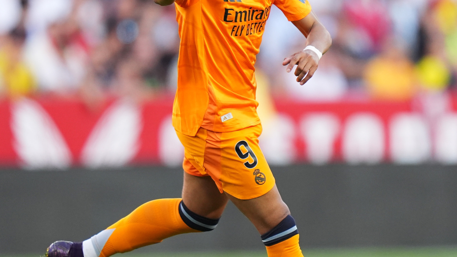 Mbappé marca na vitória do Real Madrid e está perto da bota de ouro