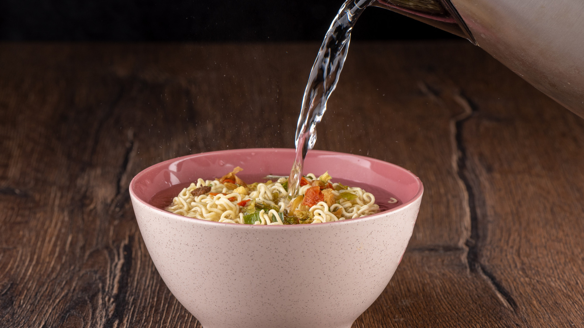 Se quer manter-se saudável, fique (bem) longe destes 10 alimentos