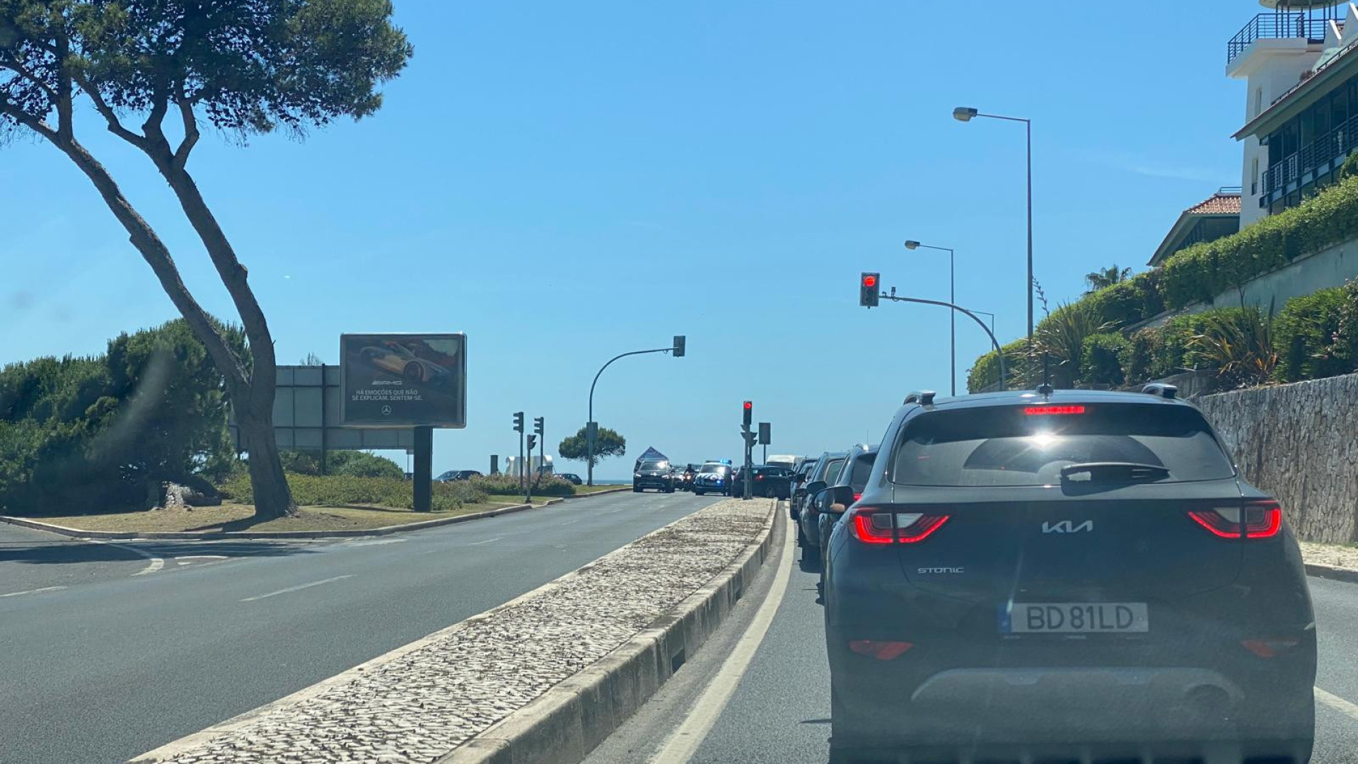 Ciclista atropelada na Avenida Marginal junto a Caxias