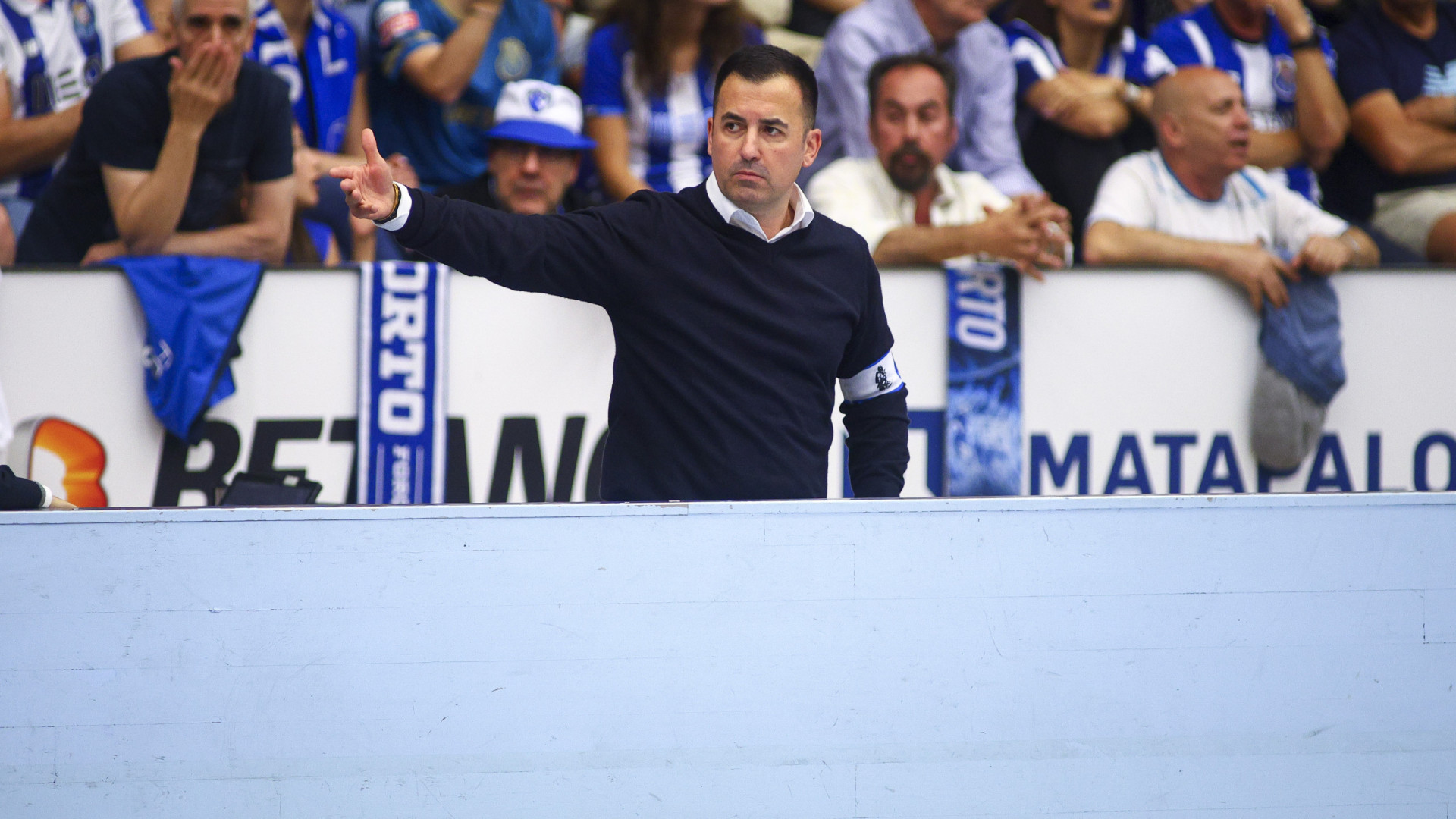 Soam os alarmes do FC Porto. Barcelona pode levar Ricardo Ares