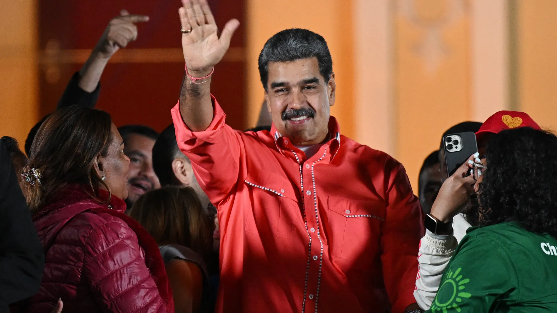 
                    Maduro deve responder por crimes contra a Humanidade
                