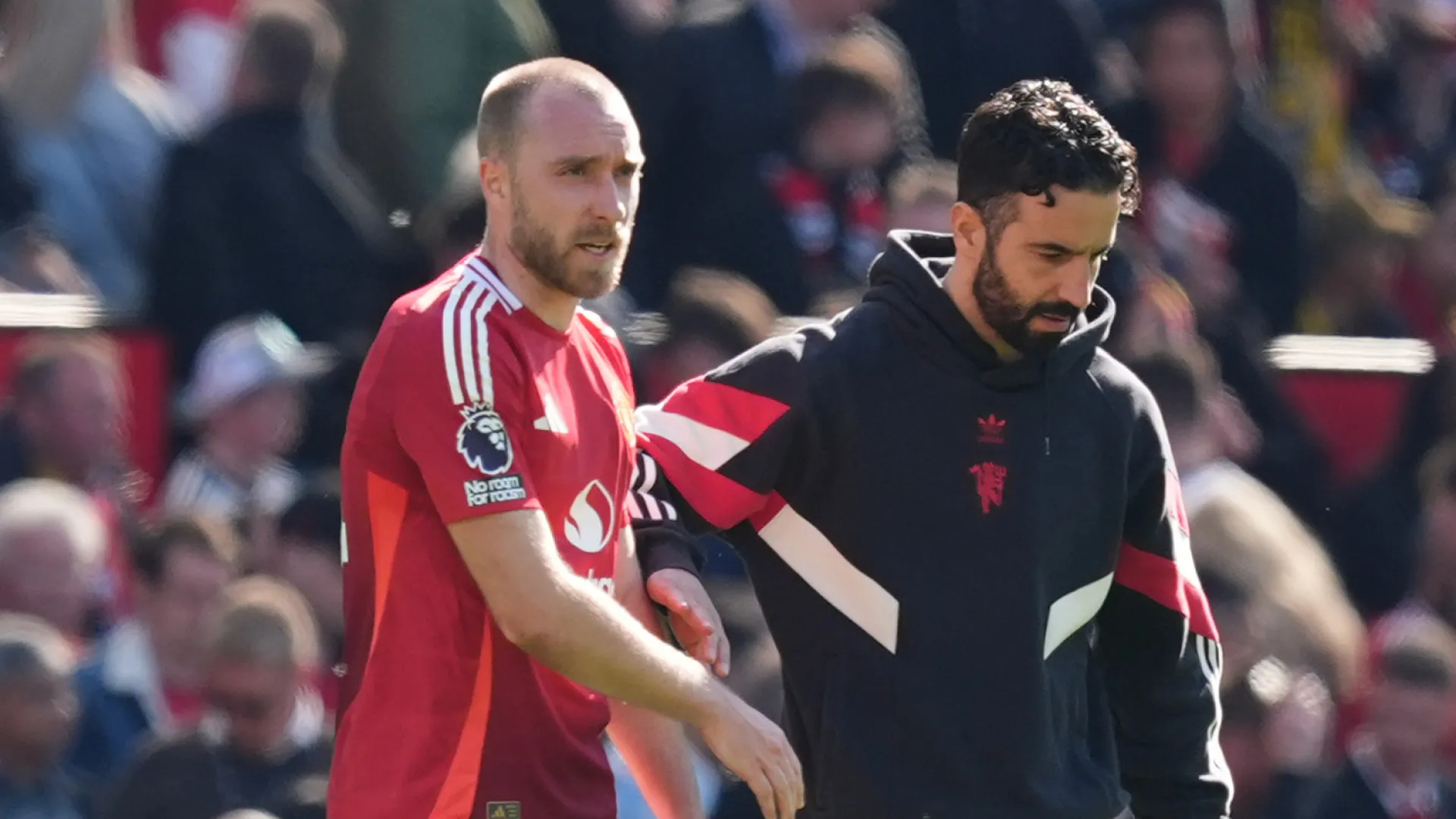 
                    Christian Eriksen aponta o dedo a Ruben Amorim: 