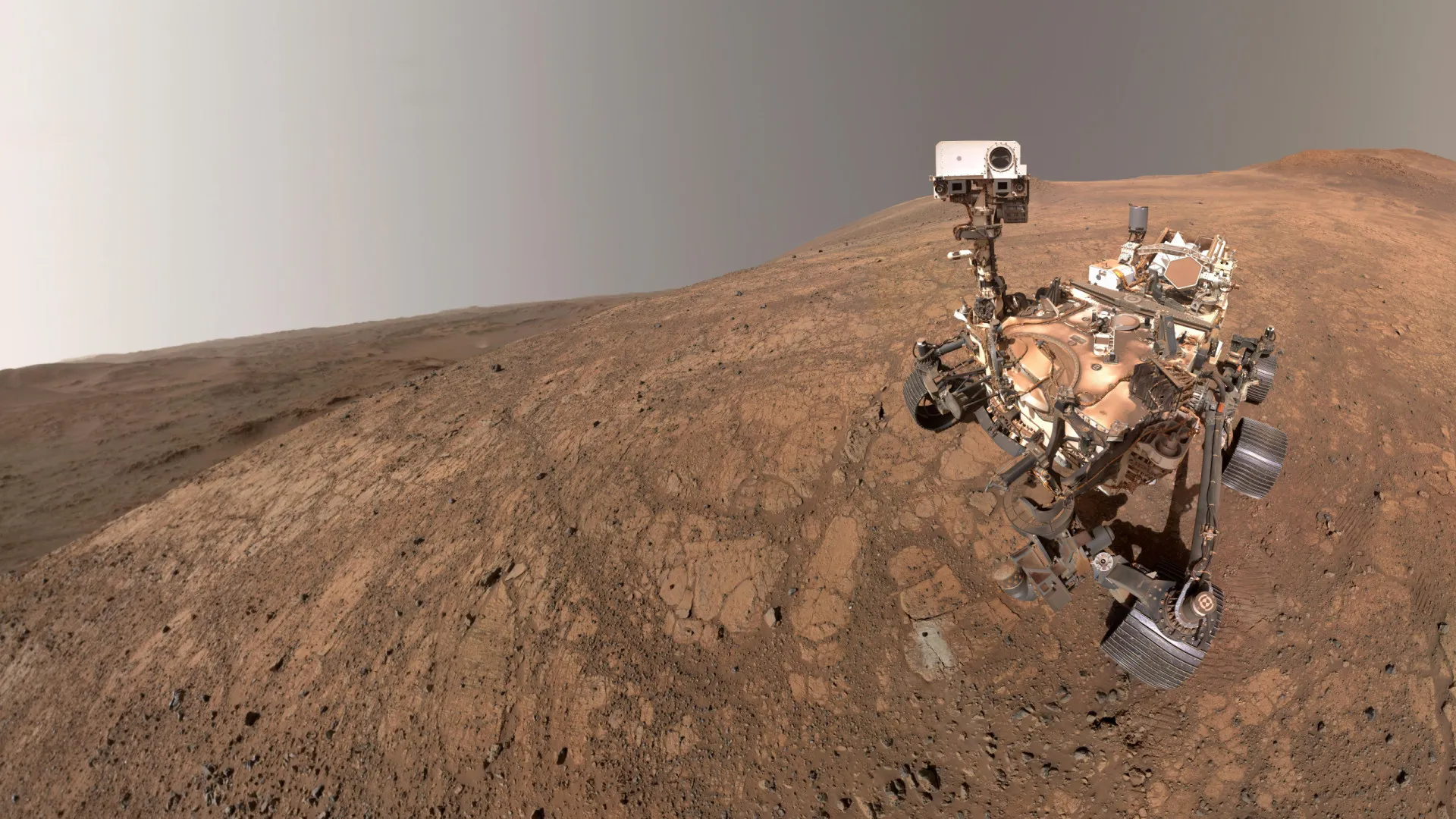 Fotografia de rover em Marte tem uma pequena 'surpresa' na paisagem
