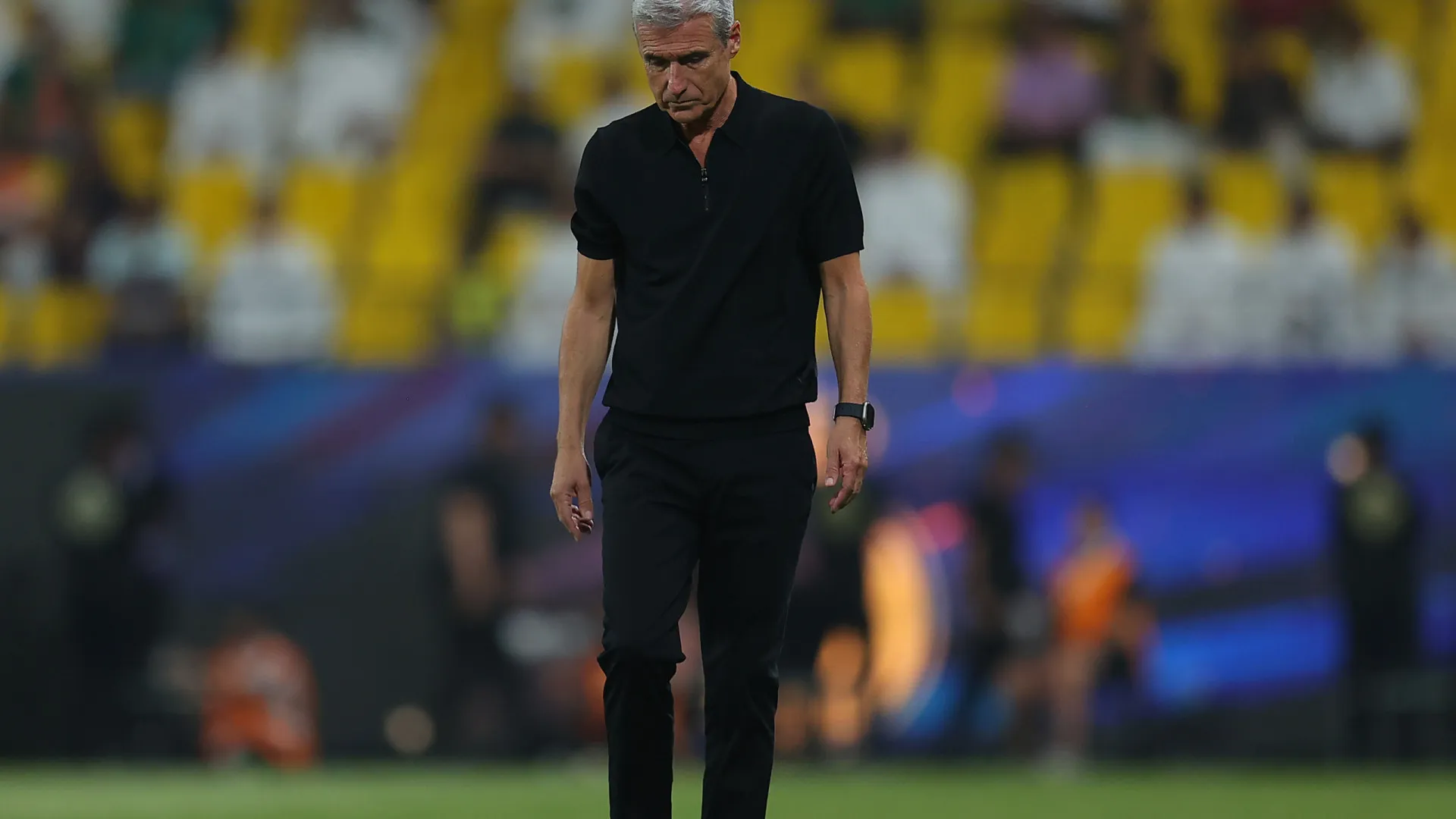 
                    Oficial. Luís Castro termina aventura nos Emirados Árabes Unidos
                