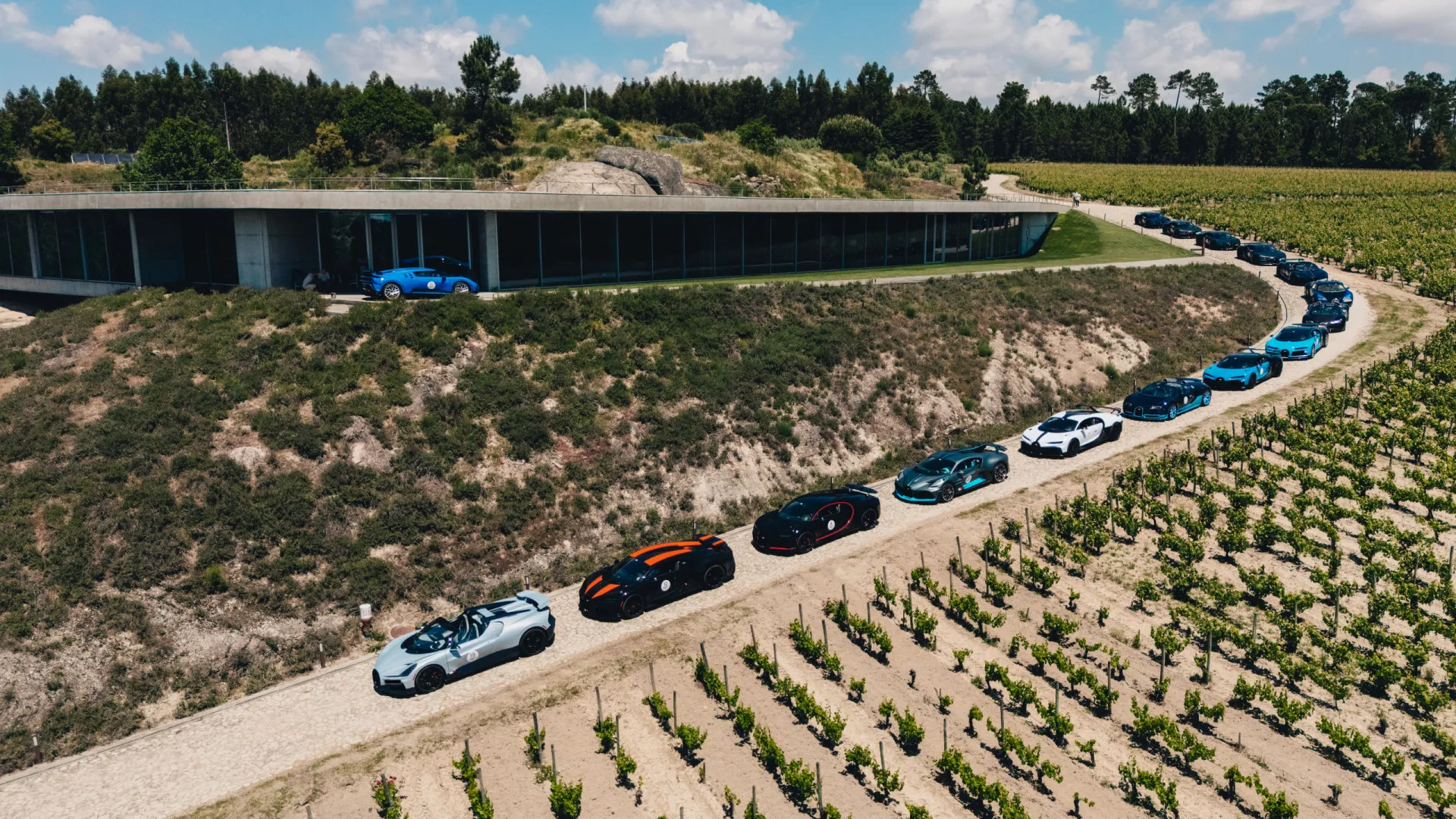 O passeio da Bugatti pelo interior de Portugal em imagens