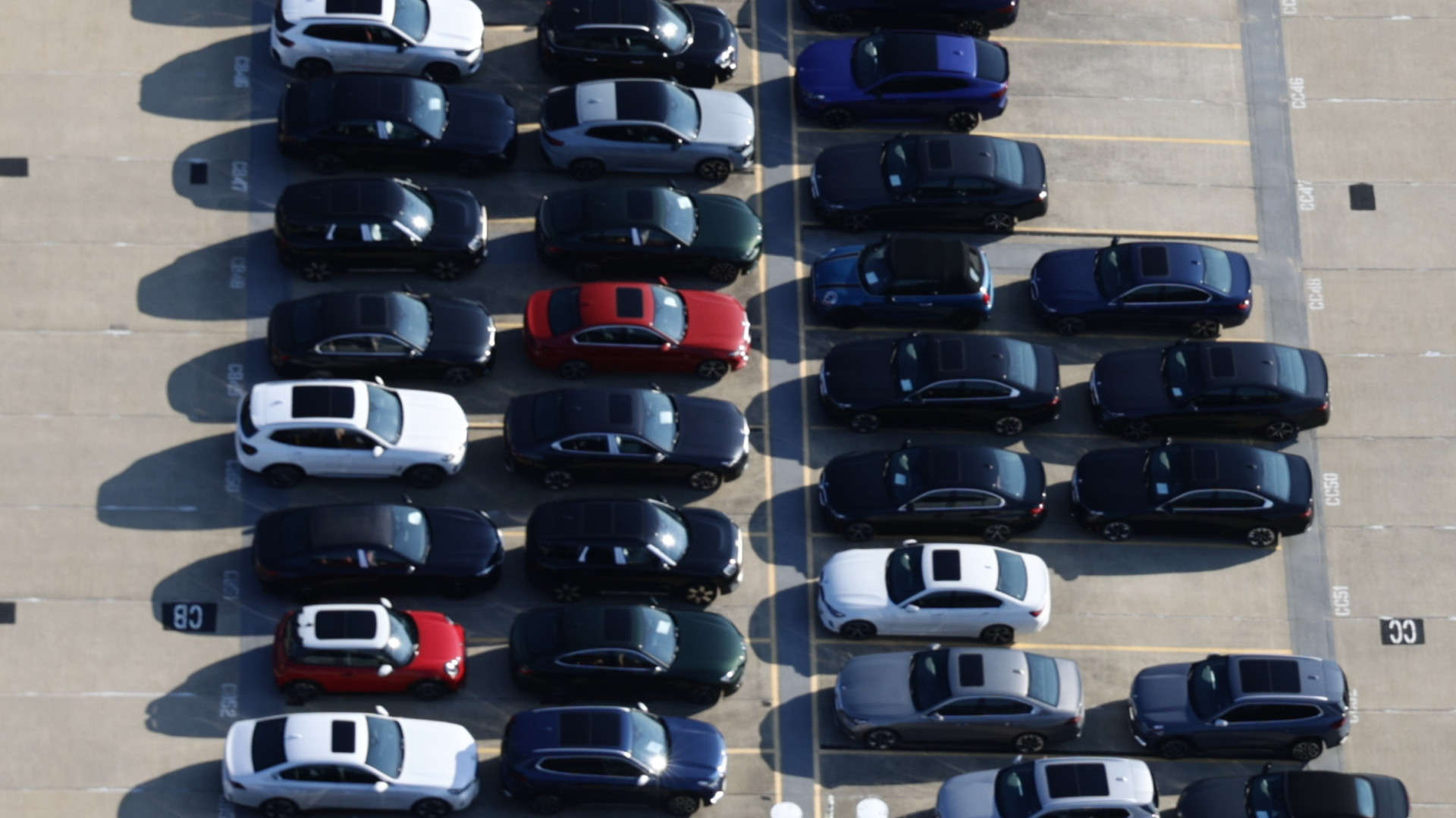 Como manter o seu carro estacionado fresco no verão?
