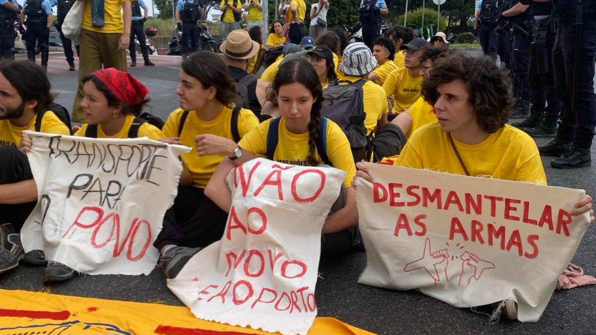 Ativistas protestam em Lisboa: 
