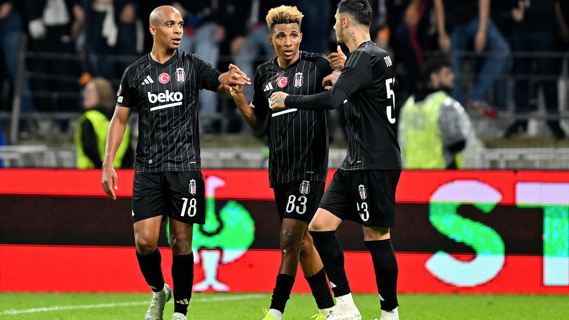 Golos de João Mário e Gedson não chegaram para o pódio do Besiktas