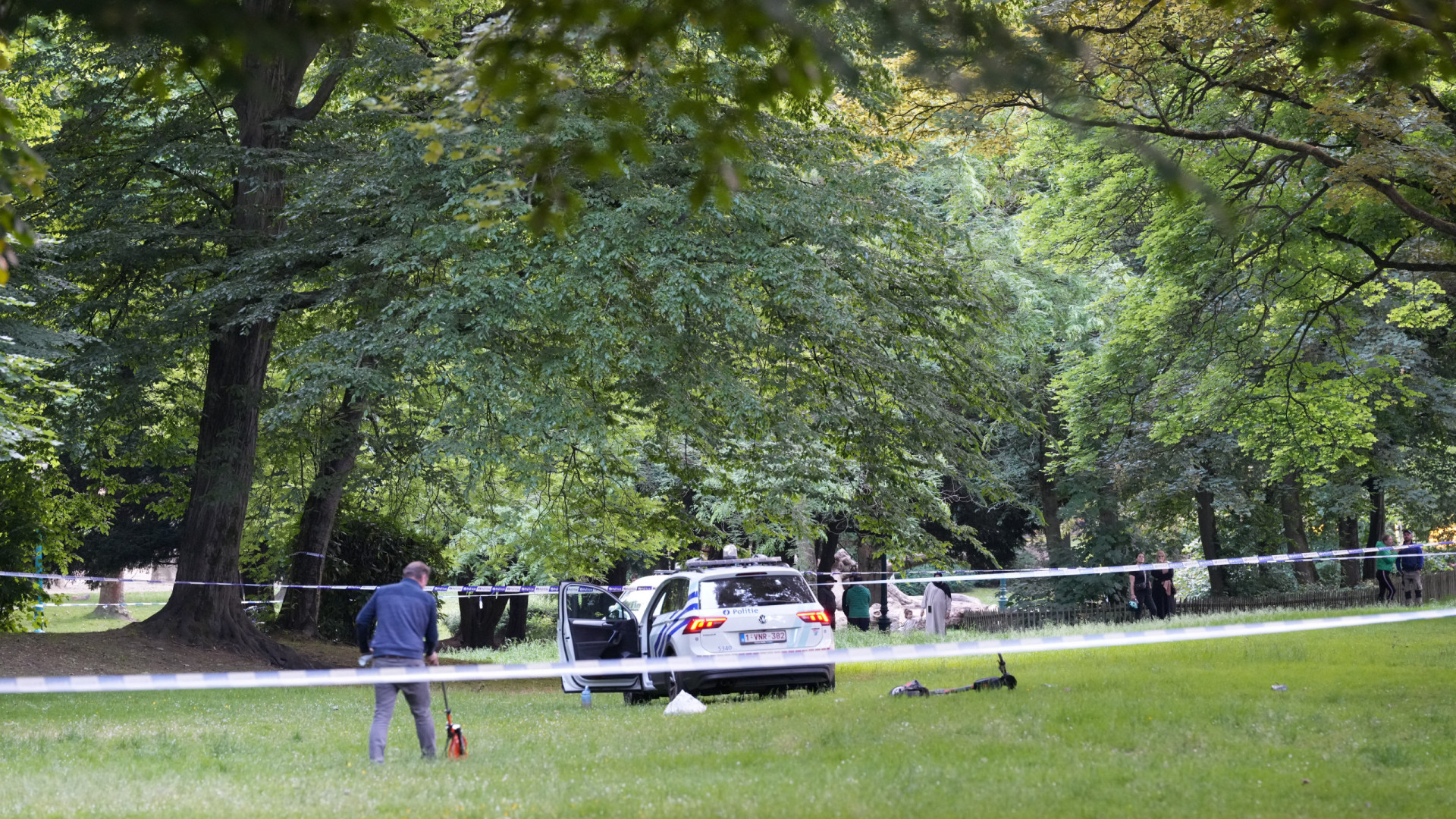 Menino morre atropelado por carro da polícia em Bruxelas. Estava a fugir
