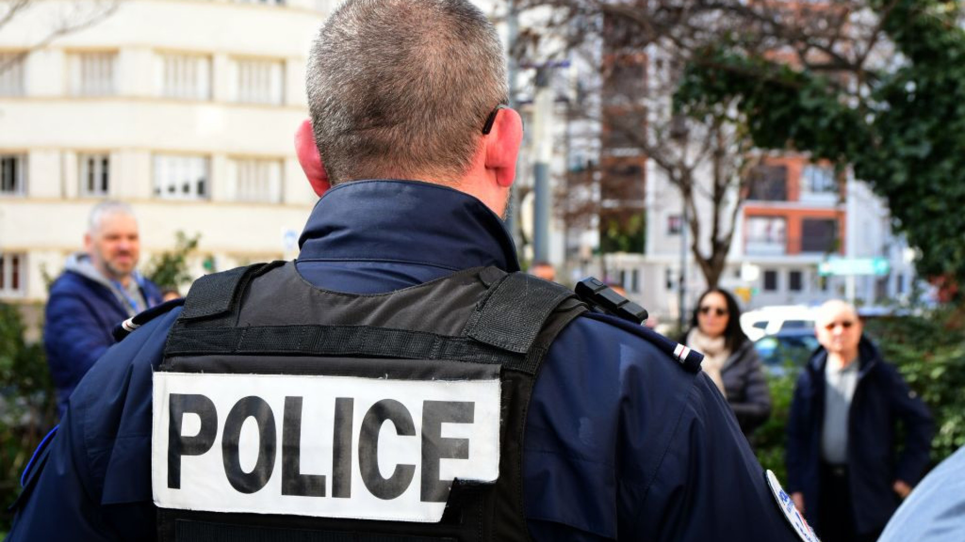 Homem morre esfaqueado em França. Namorada detida sob efeito de álcool
