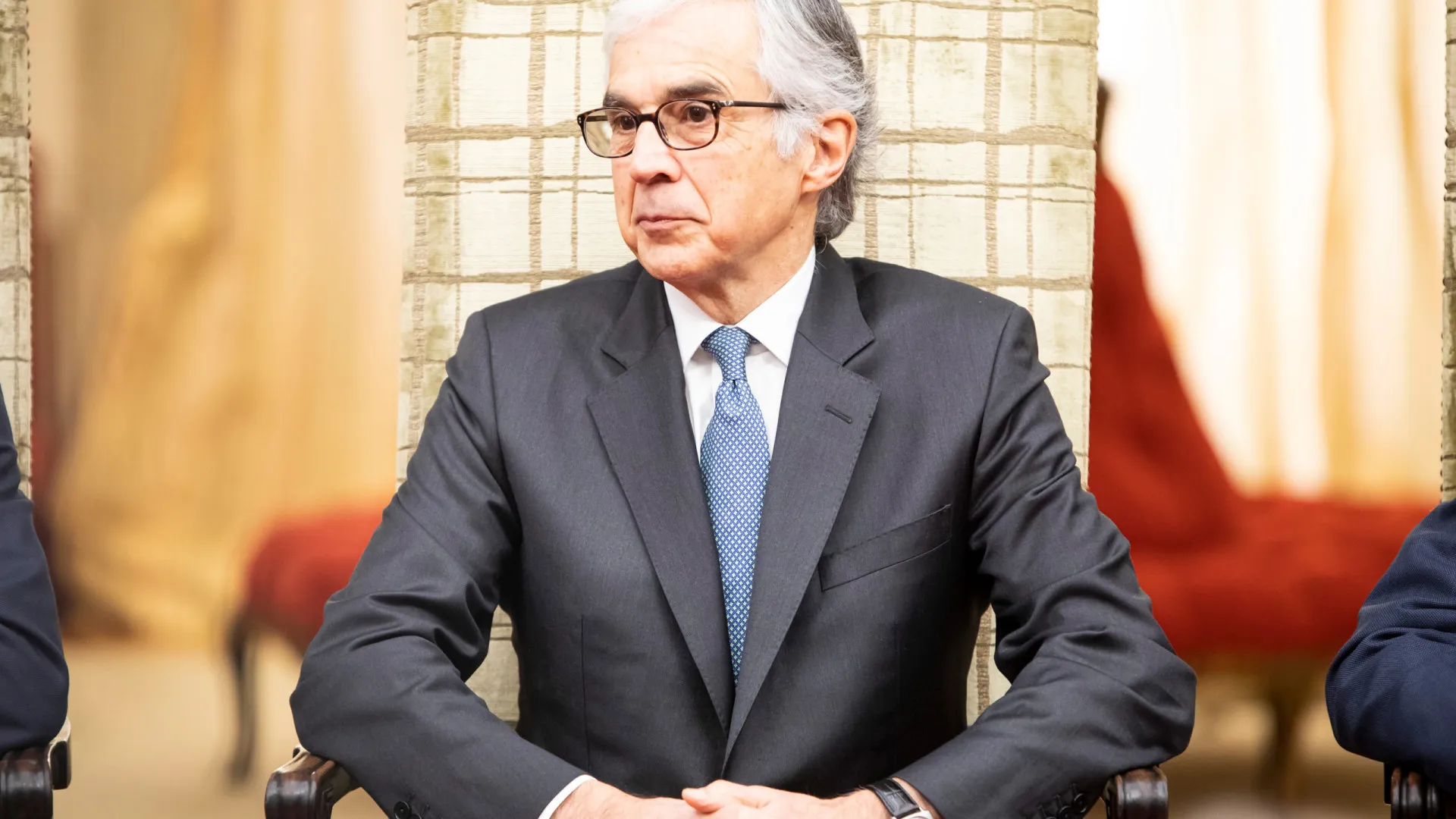 
                    Aguiar-Branco recusa opinar sobre proibição da burca em público
                