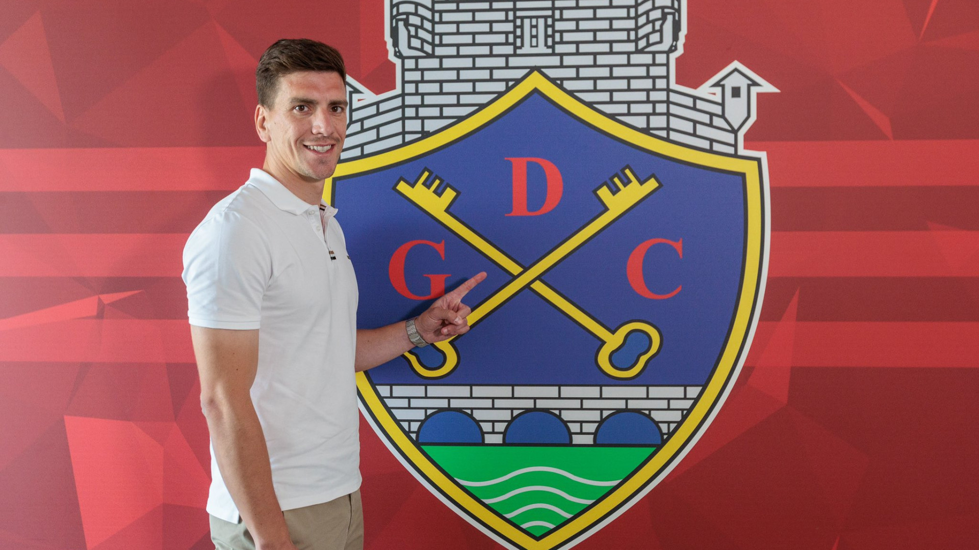 Oficial: Ricardo Alves reforça plantel do Desportivo de Chaves