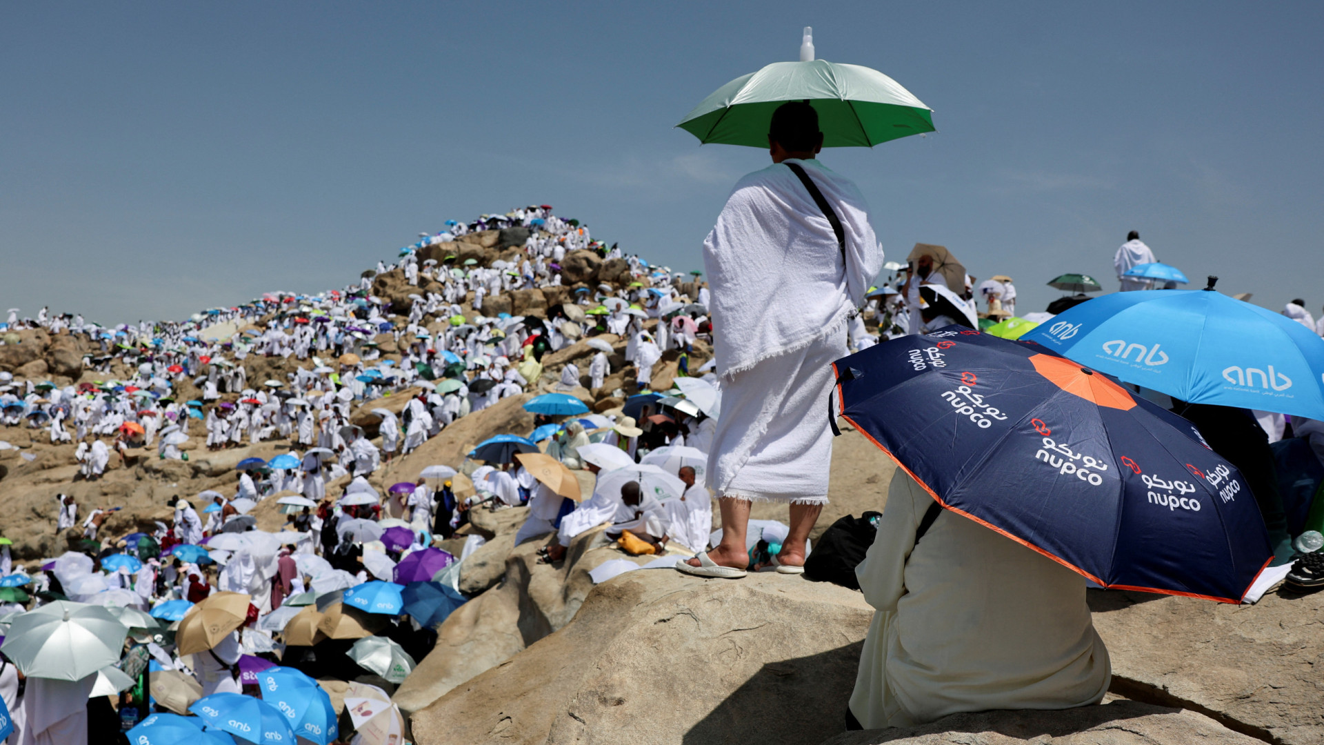 Dois milhões de muçulmanos iniciam peregrinação do Hajj sob calor extremo