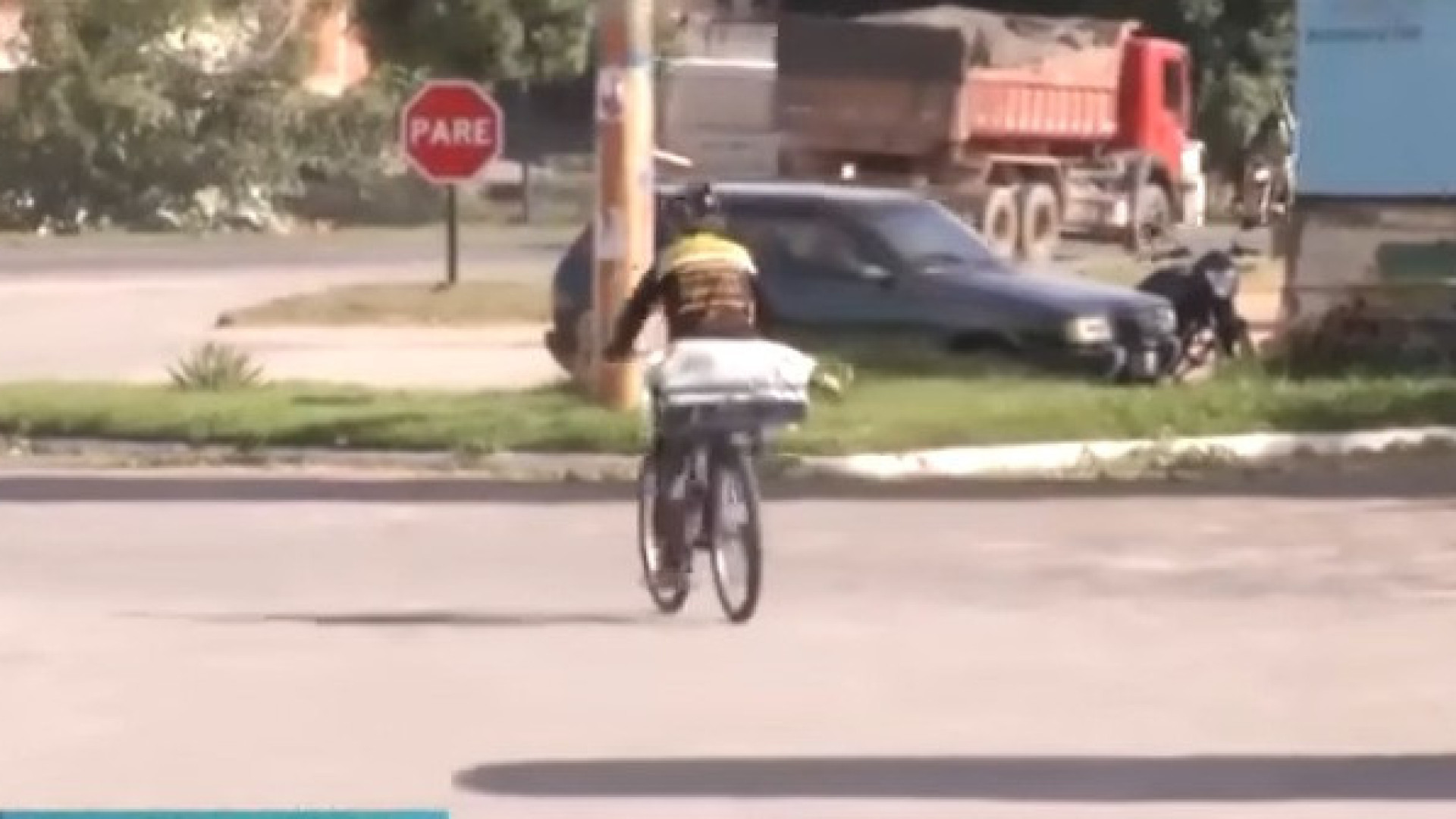 Homem pedala 3 mil km para visitar pai que não vê há 3 anos no Brasil