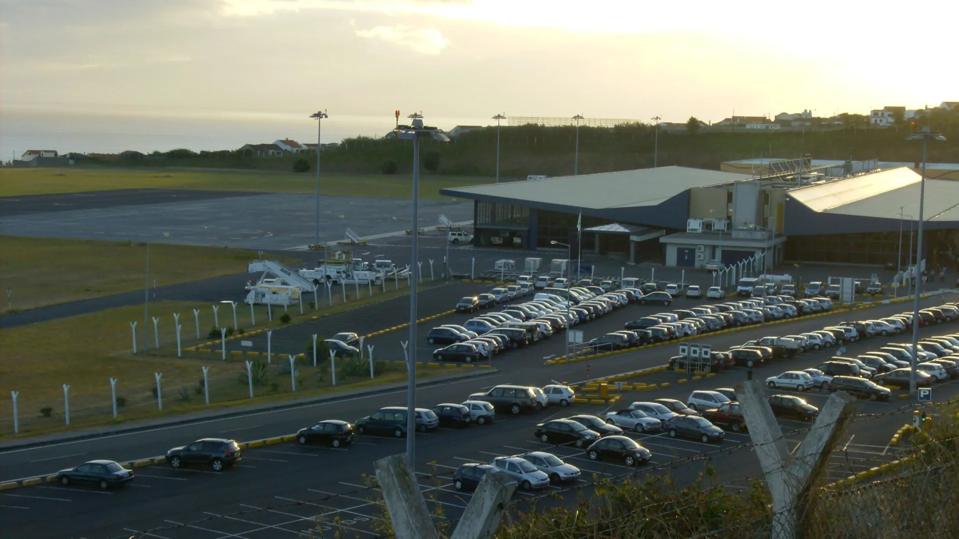 
                    Casal apanhado a receber 12 kg de droga em São Miguel. PJ faz 3 detidos
                