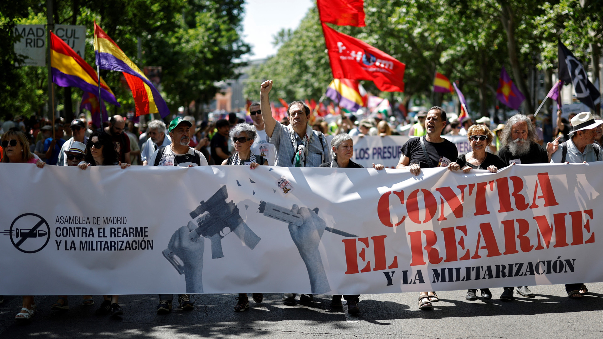 Centenas manifestaram-se em Madrid contra aumento dos gastos com defesa