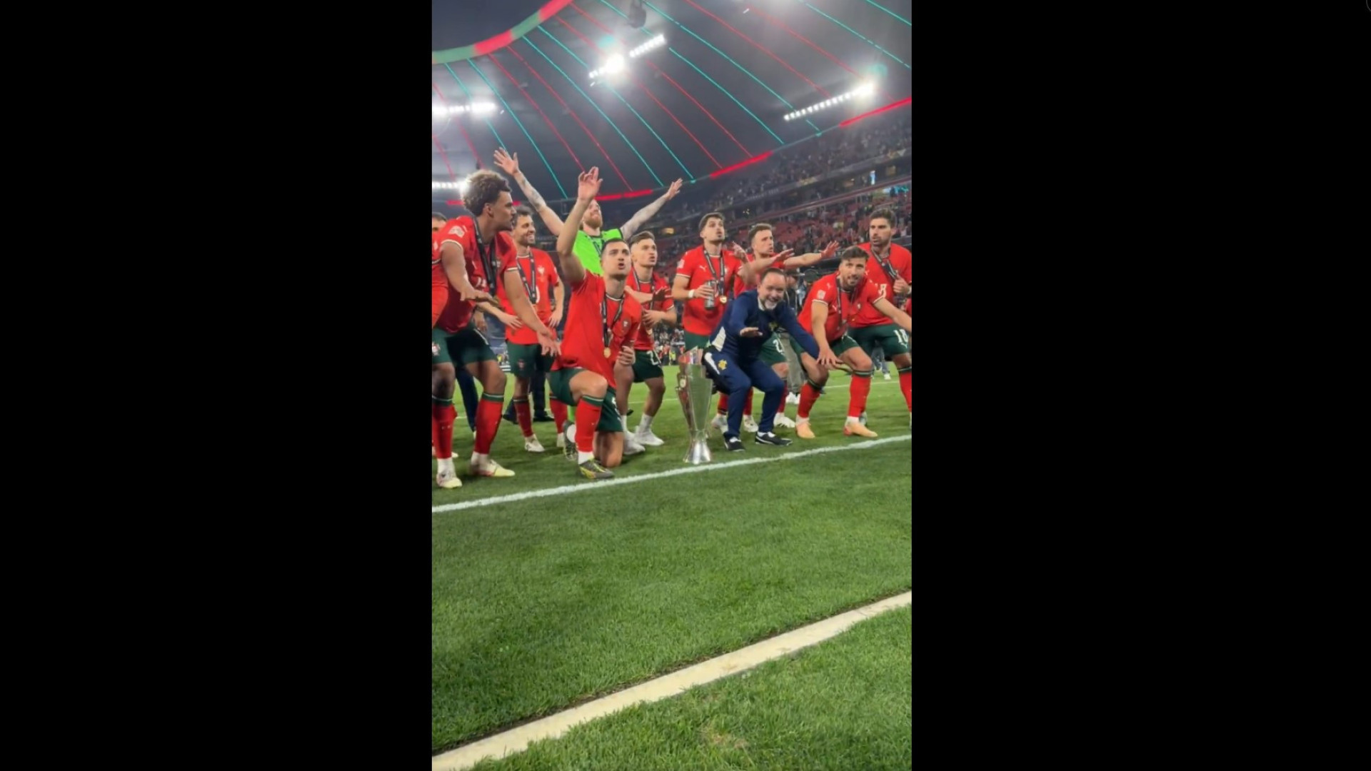 Diogo Dalot 'virou' líder de claque na final da Liga das Nações