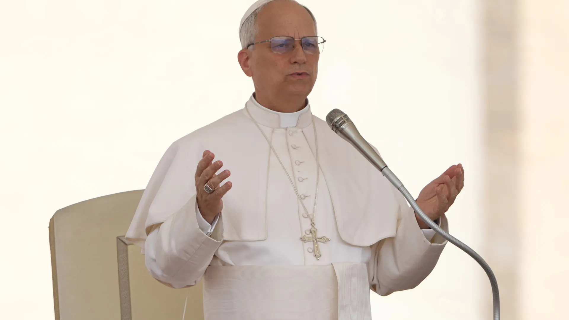 
                    Papa renova apelo à paz na Ucrânia e noutros locais de guerra
                
