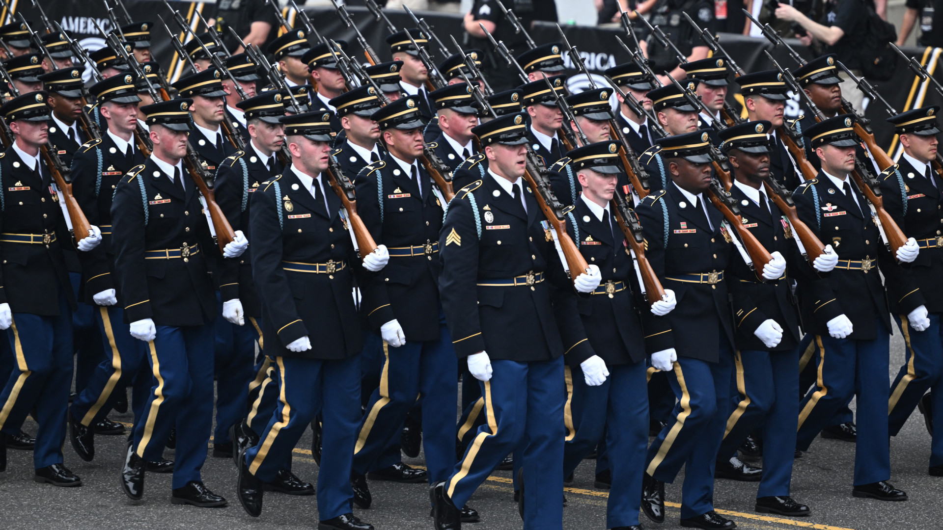 Custo de desfile militar mostra 