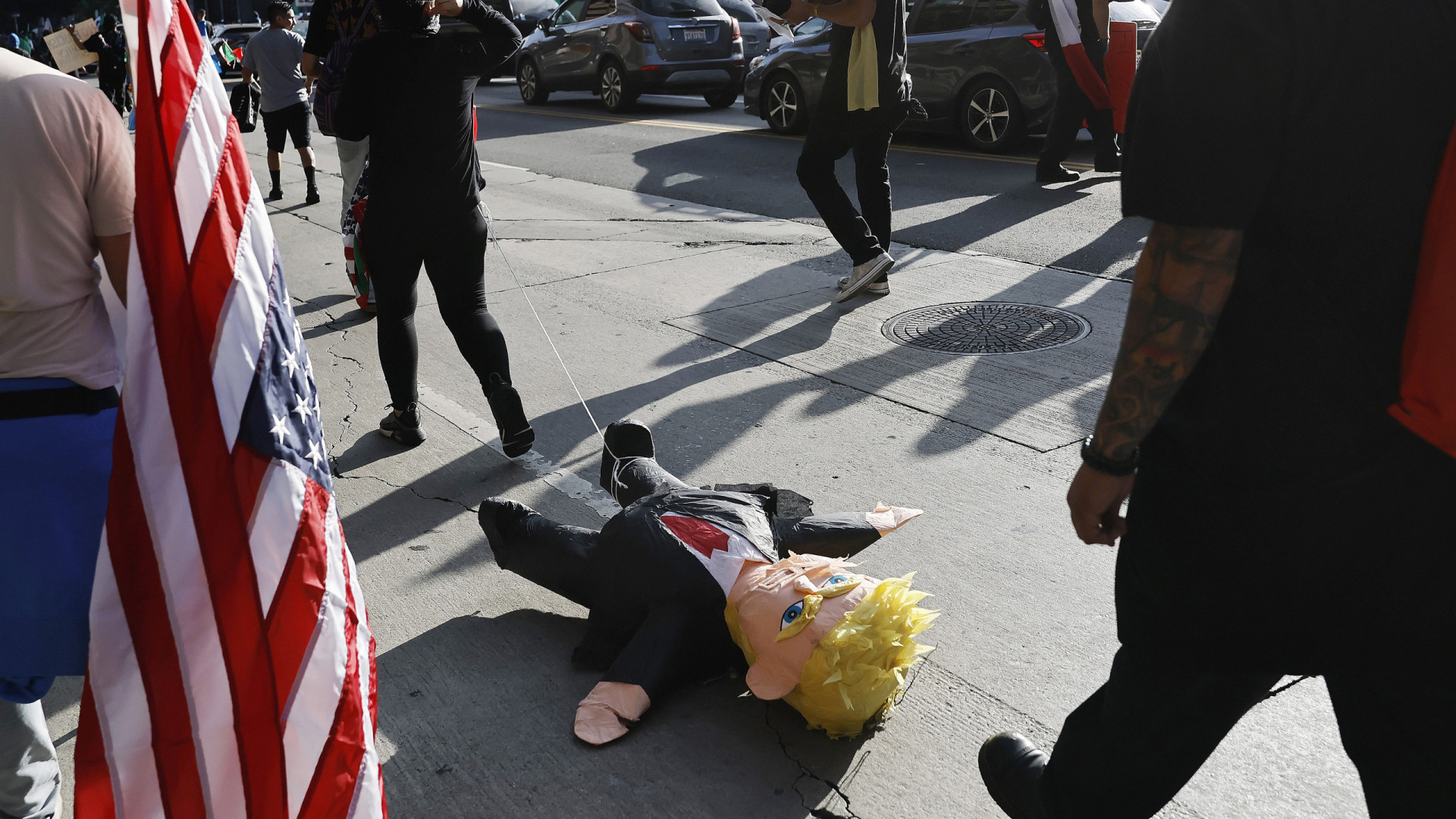 Executivo de Trump acusado de ilegalidades e racismo nas detenções em LA