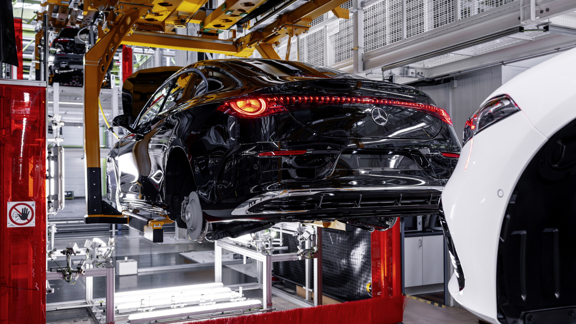 'Digital First'. Mercedes investe
