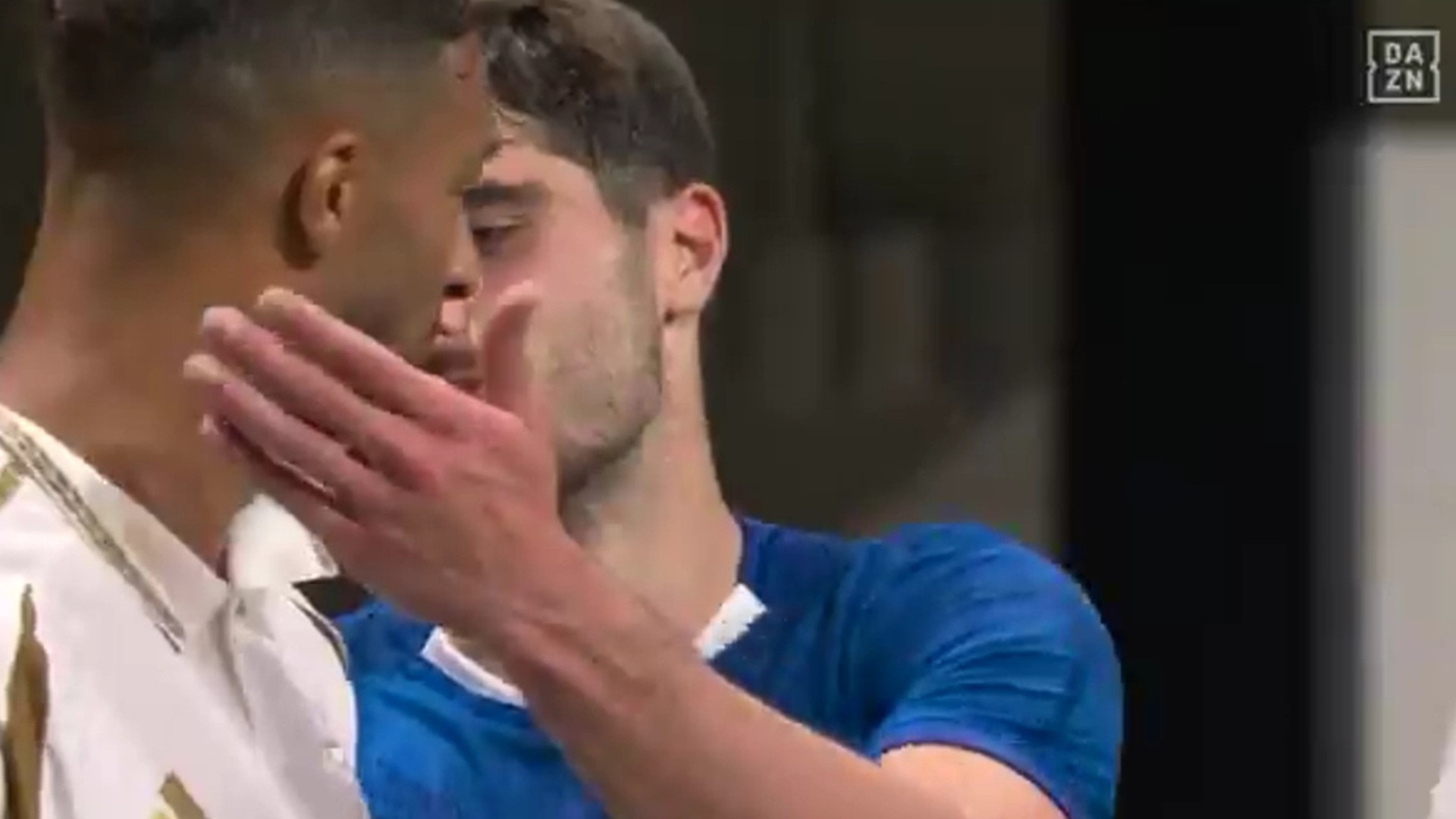'Ui, ui'. Pedro Neto gozou com adversário e teve de haver separação