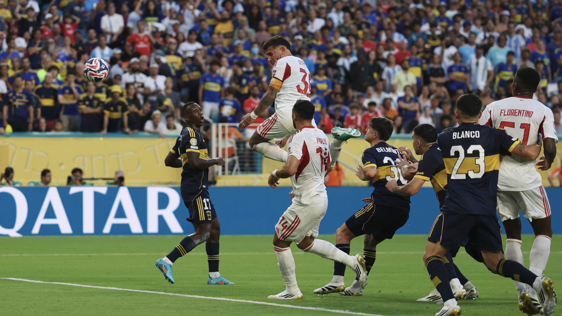 Benfica mostra ao Boca Juniors o que é tango argentino e anima as contas
