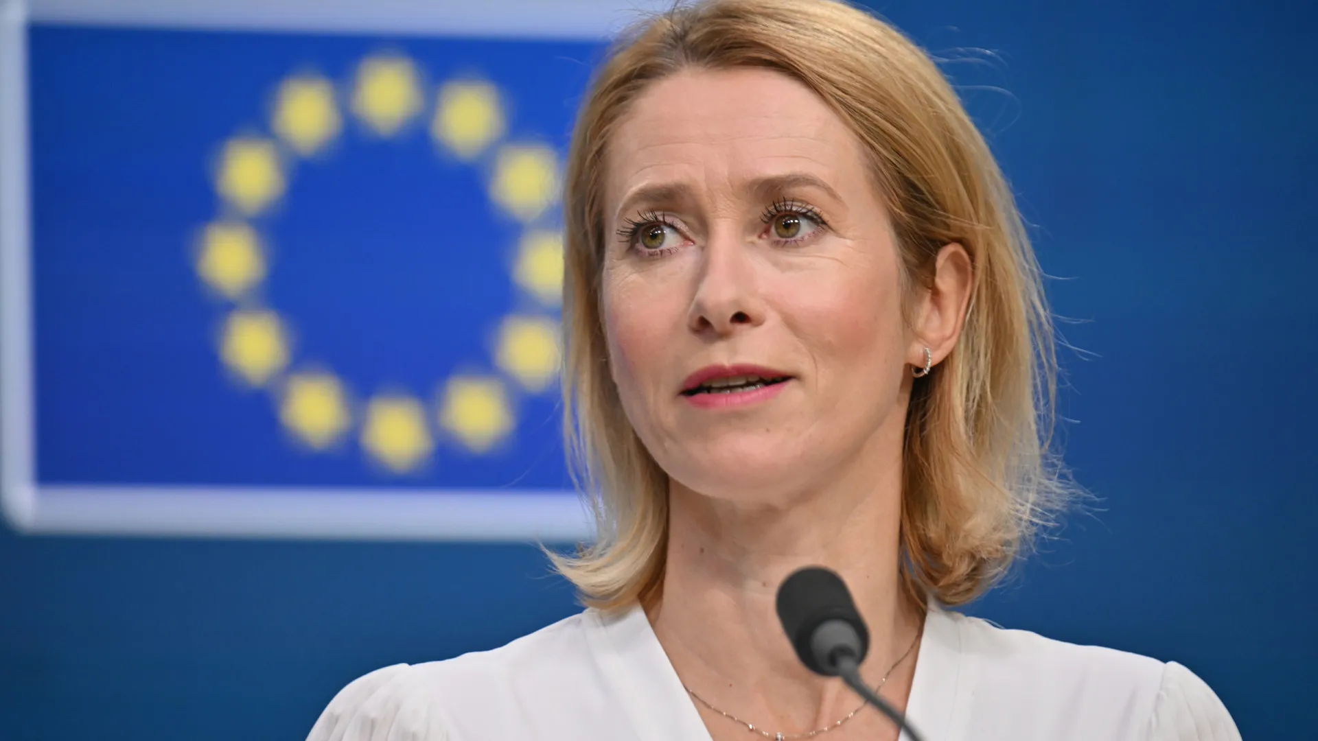 
                    UE acaba importações de gás liquefeito russo até final de 2026
                
