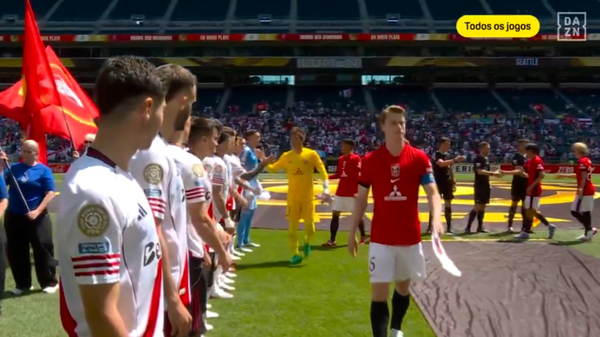 O que se passou aqui? Capitão do Urawa ignorou olimpicamente River Plate