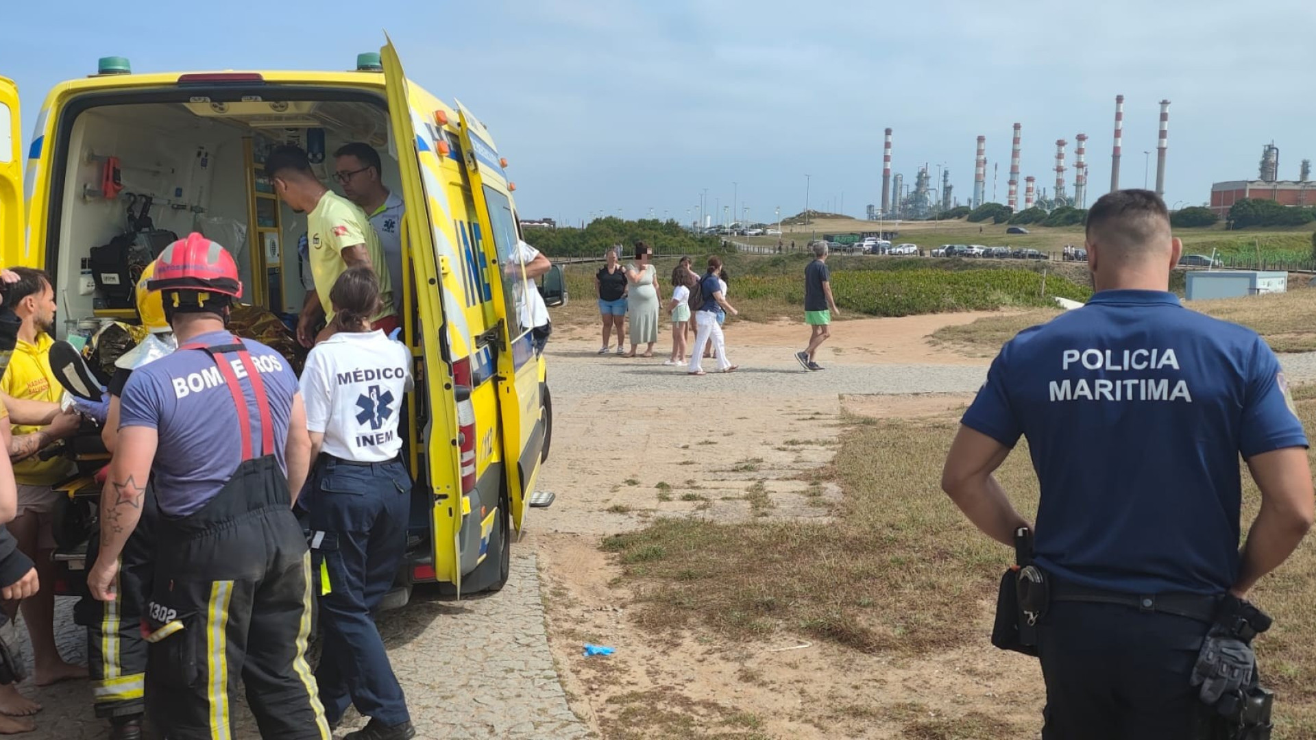 Homem sofre “diversas fraturas” após queda em zona rochosa em Matosinhos