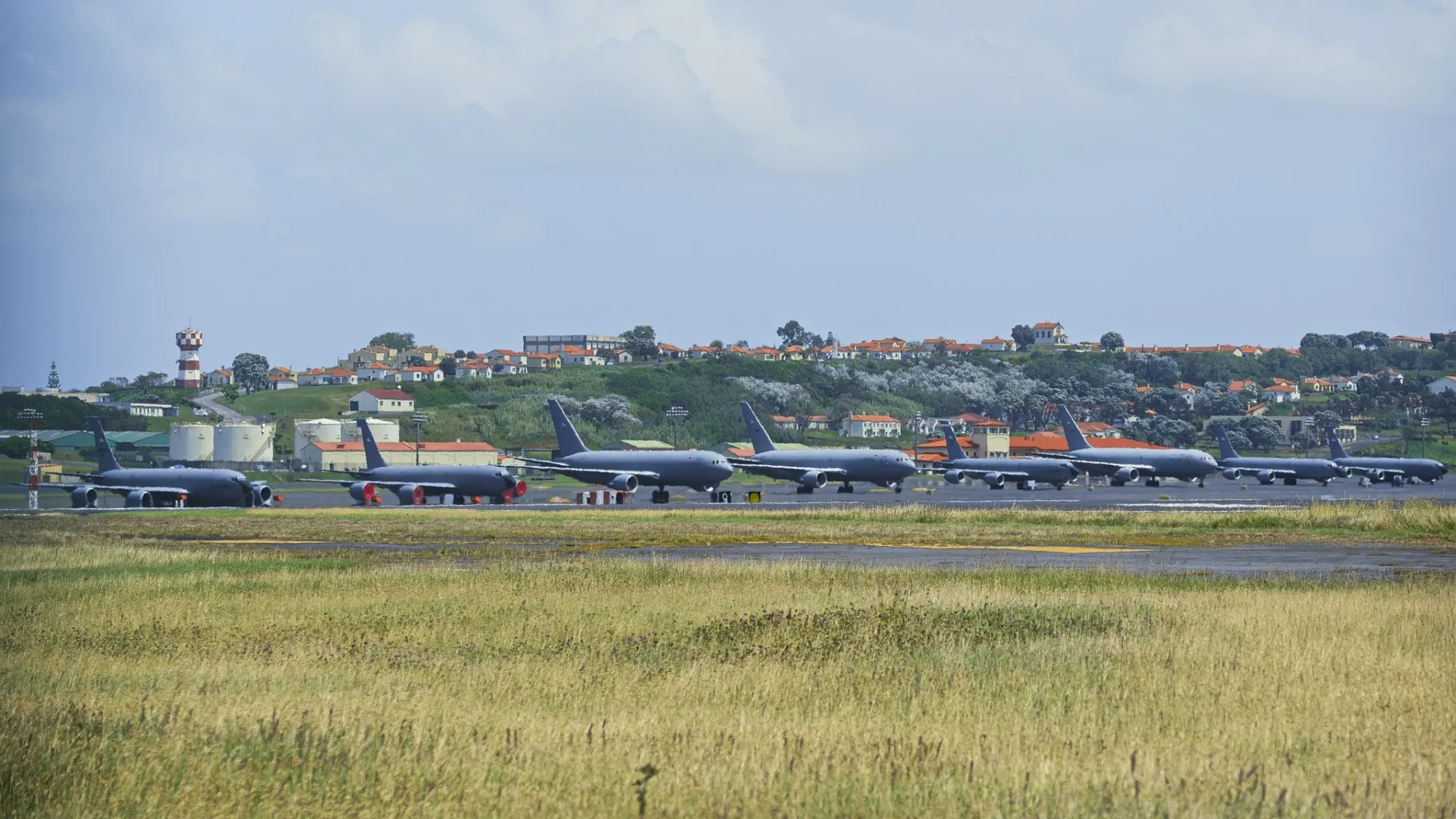 
                    Setor da aviação terá serviços mínimos durante greve geral
                