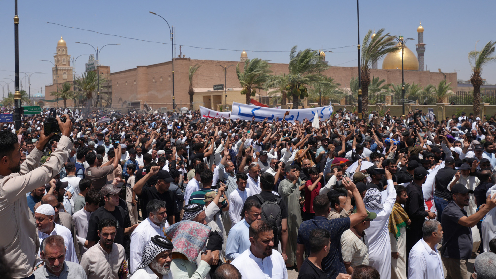 Milhares de iranianos e iraquianos manifestam-se contra israelitas