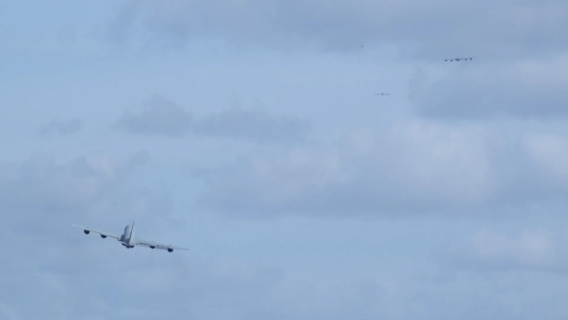 
                    Olhe para o céu amanhã! Força Aérea vai desejar Bom Ano Novo
                