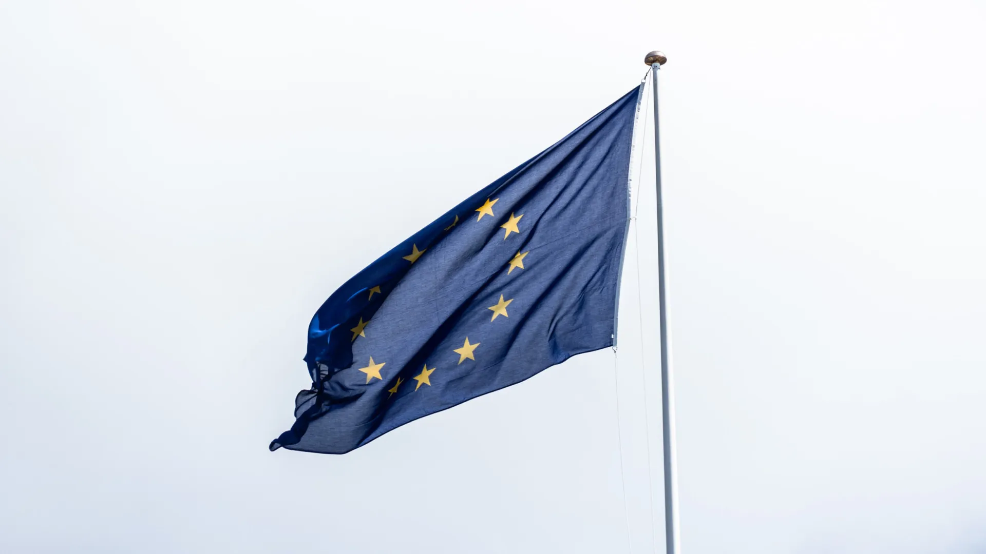 
                    Ministros das Finanças da UE tentam 'puxar' por competitividade perante inércia
                