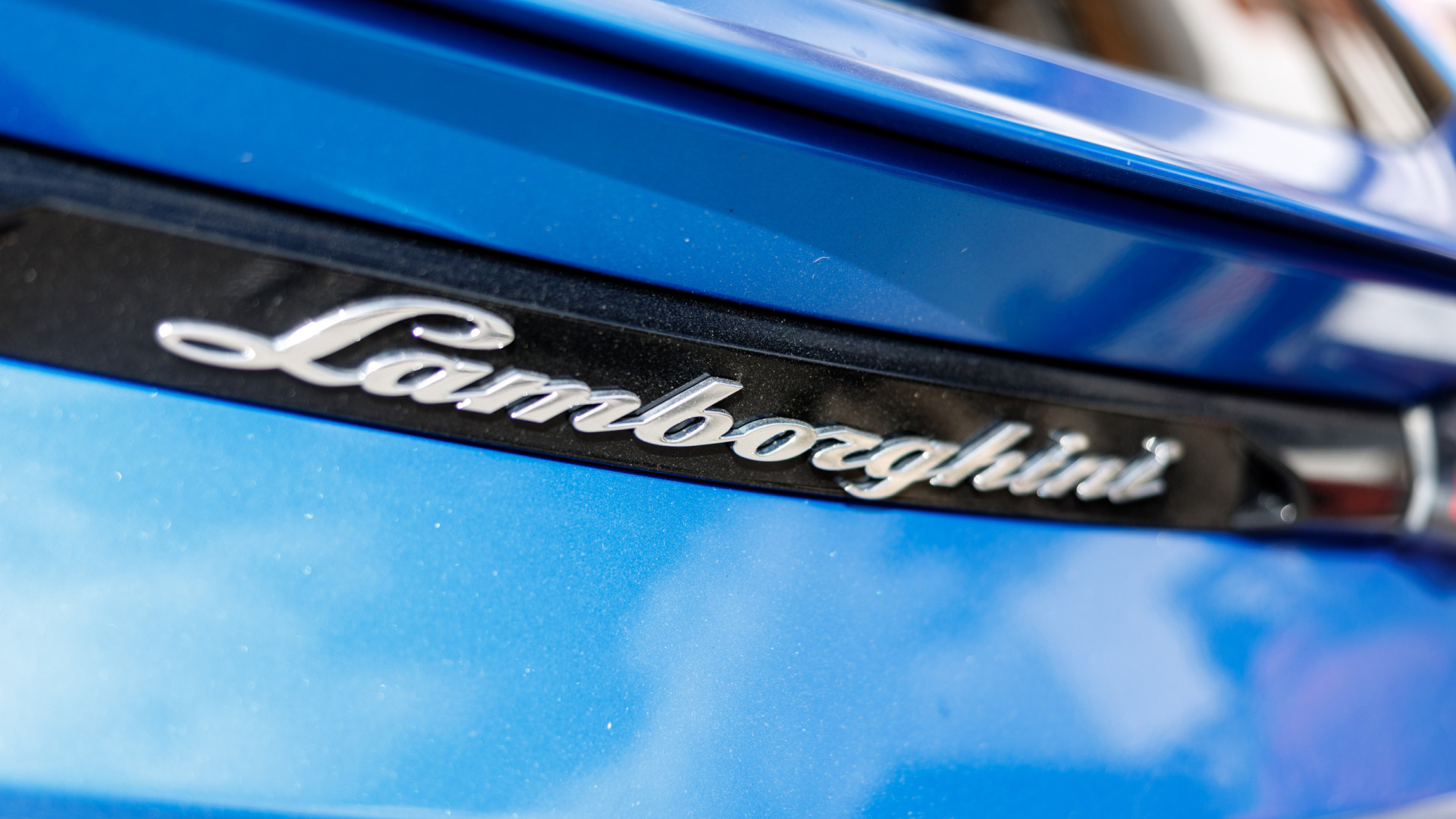 Lamborghini vê combustíveis sintéticos a 'salvar' motores de combustão
