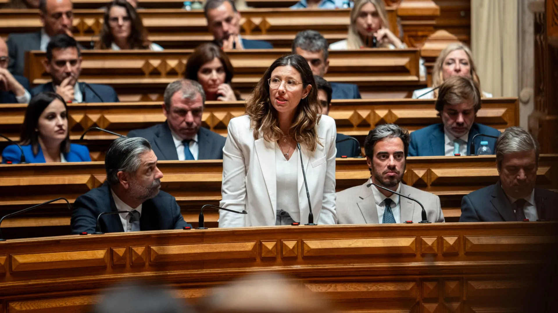Leitão aponta inação ao Governo, Montenegro acusa-a de