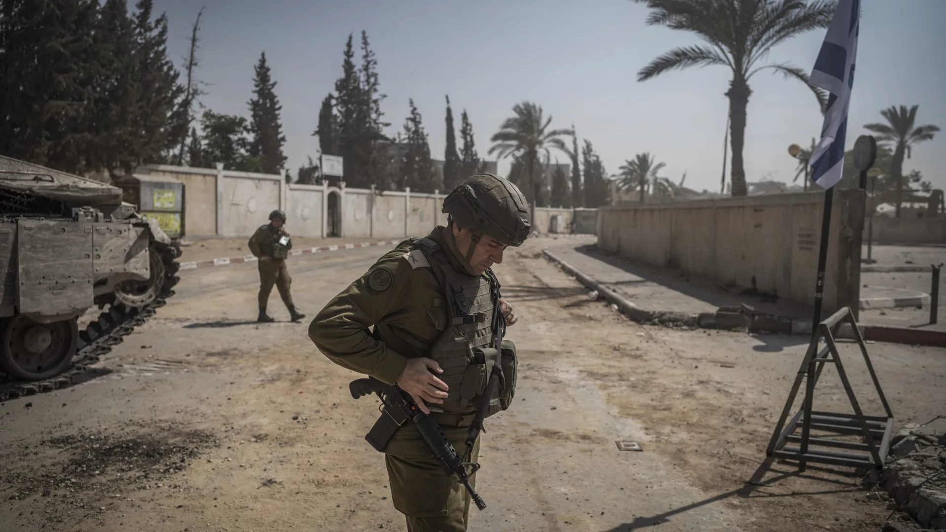 
                    Israel admite que mantém em aberto invasão terrestre no Líbano
                