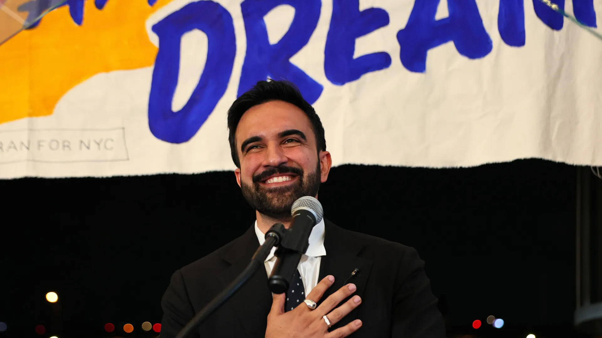 
                    Eventual vitória de Mamdani em Nova Iorque pode dinamizar Partido Democrata
                