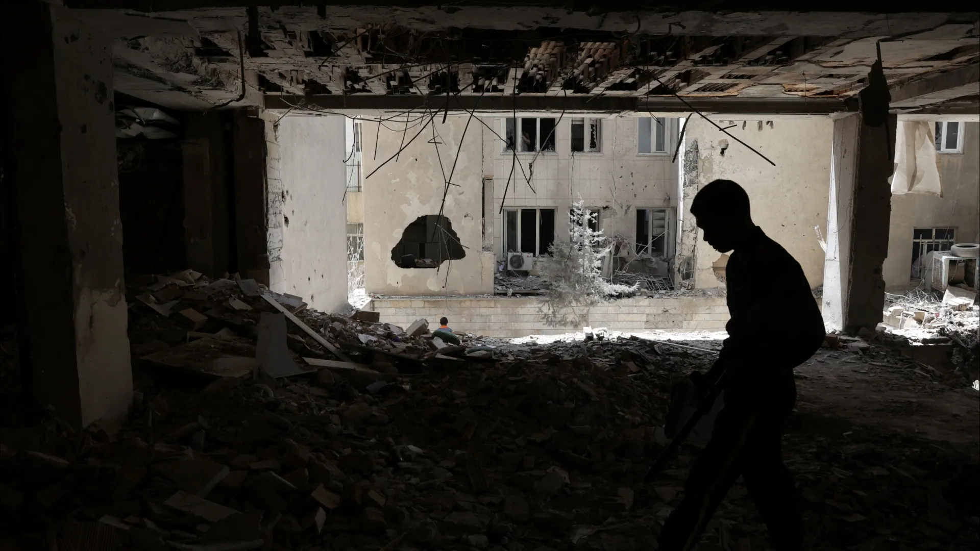 
                    EUA reclamaram ataques a 13 mil alvos iranianos desde 28 de fevereiro
                