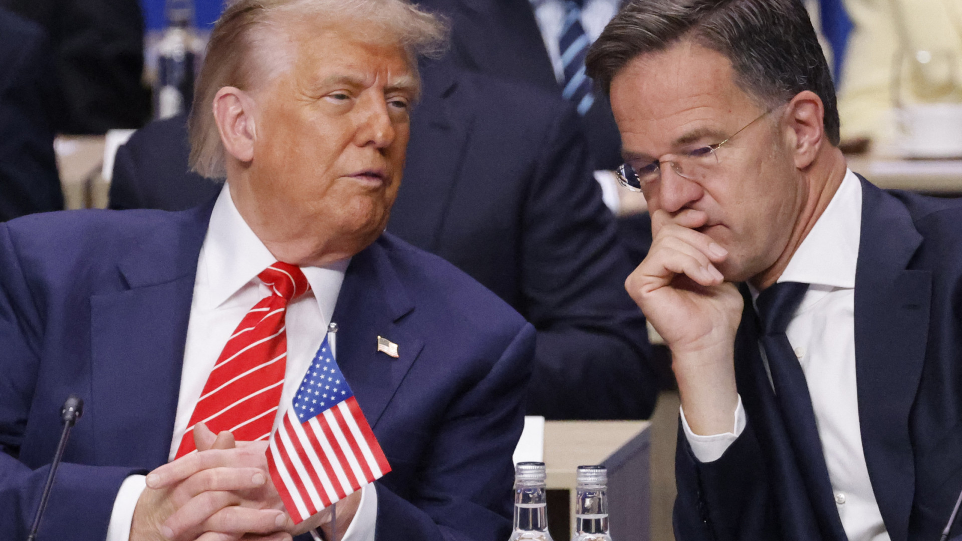 Em 48h, 2 polémicas. Das SMS ao “papá”, que se passa entre Rutte e Trump?